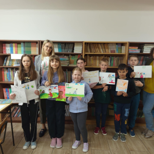 Zajęcia biblioteczne.  Pamiątkowe zdjęcie.