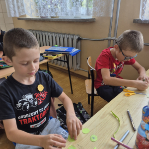 Kreatywność w praktyce – każdy uczeń tworzy swoją wyjątkową kropkę.