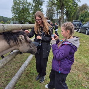 Chwila na wspólne zdjęcie i utrwalenie spotkania z końmi biłgorajskimi.