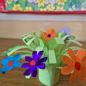 Wiosenne bukiet wykonane przez uczniów klas I i III