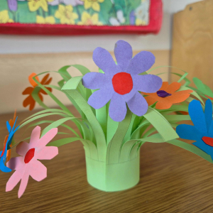 Wiosenny bukiet wykonany przez uczniów klas I i III
