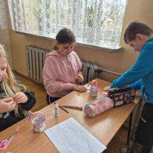 Uczniowie podczas zajęć.