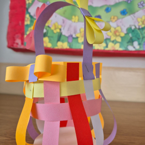 Koszyczek pierwszoklasisty wykonany podczas warsztatów.