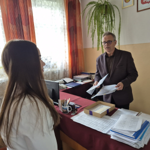 Przekazywanie Komisji materiałów egzaminacyjnych przez Dyrektora Szkoły.