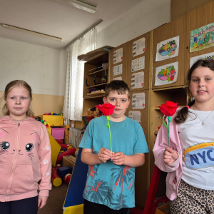 Czerwony kwiat - symbol miłości i wdzięczności
